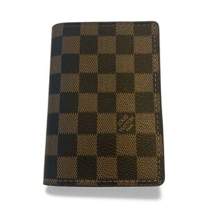 Checkered passports holder